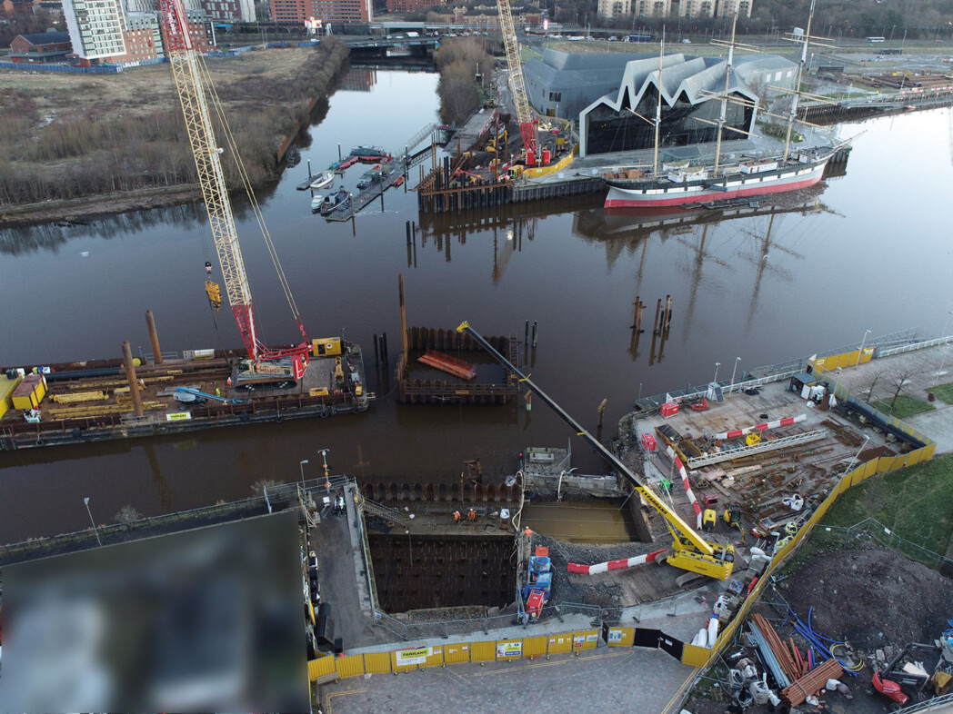 The large propped cofferdams